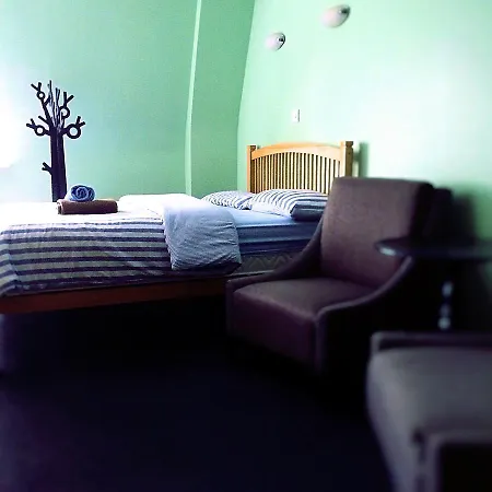 Хостел Kinlay House *