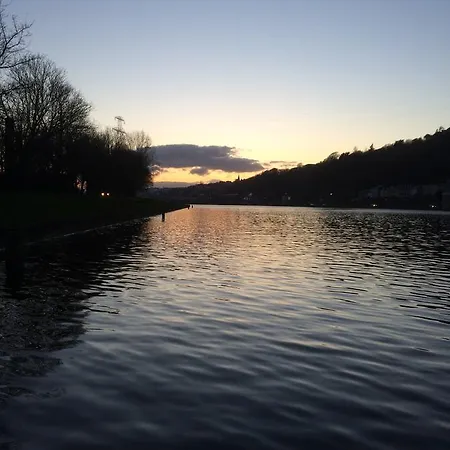 Kinlay House ホステル *