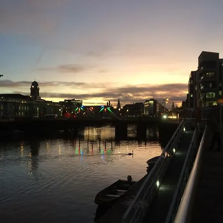 Kinlay House ホステル *