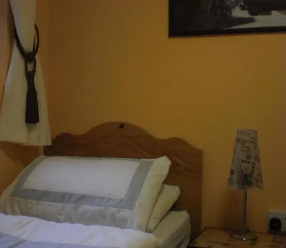 Хостел Kinlay House *