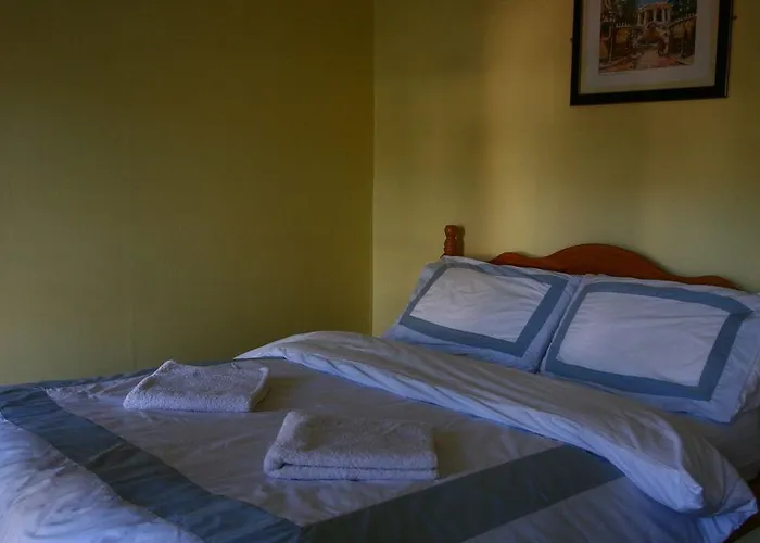 Hostal Kinlay House *