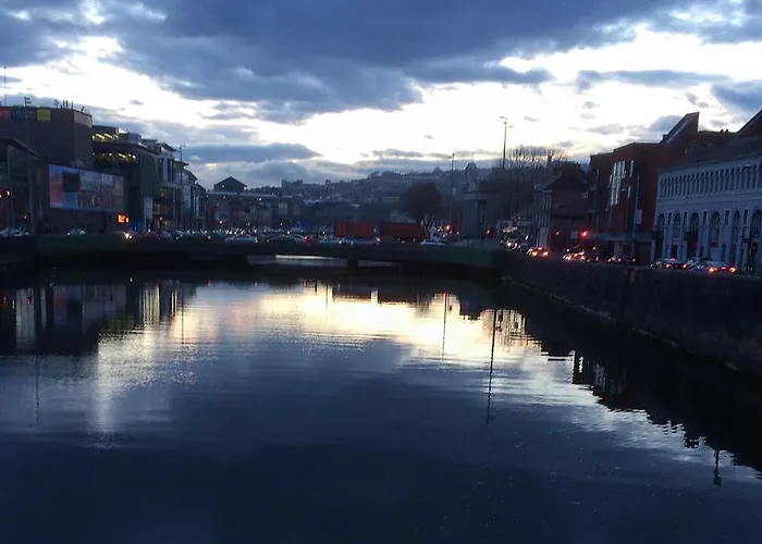 Kinlay House Hostel *