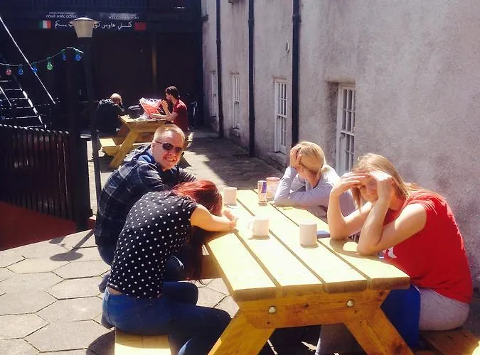 Kinlay House Hostel *