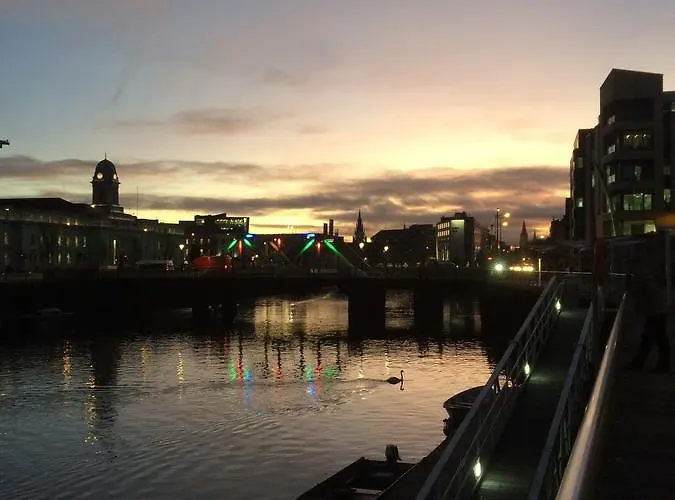 Kinlay House Hostel *