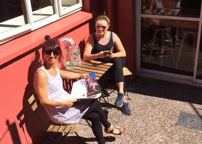 Kinlay House Hostel *