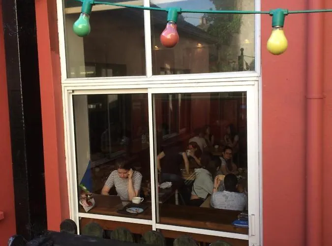 Kinlay House Hostel *