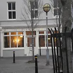 بيت شباب Kinlay House