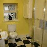 بيت شباب Kinlay House كورك