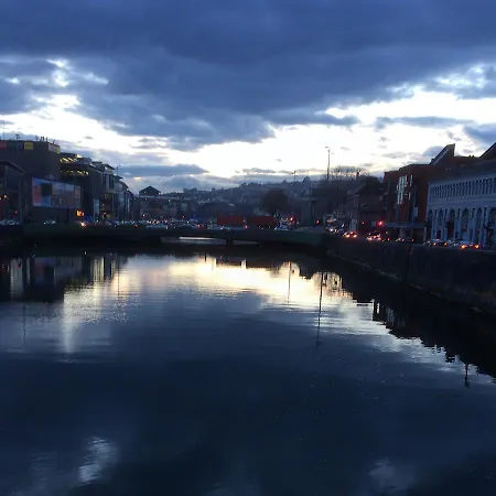 Kinlay House Hostel *